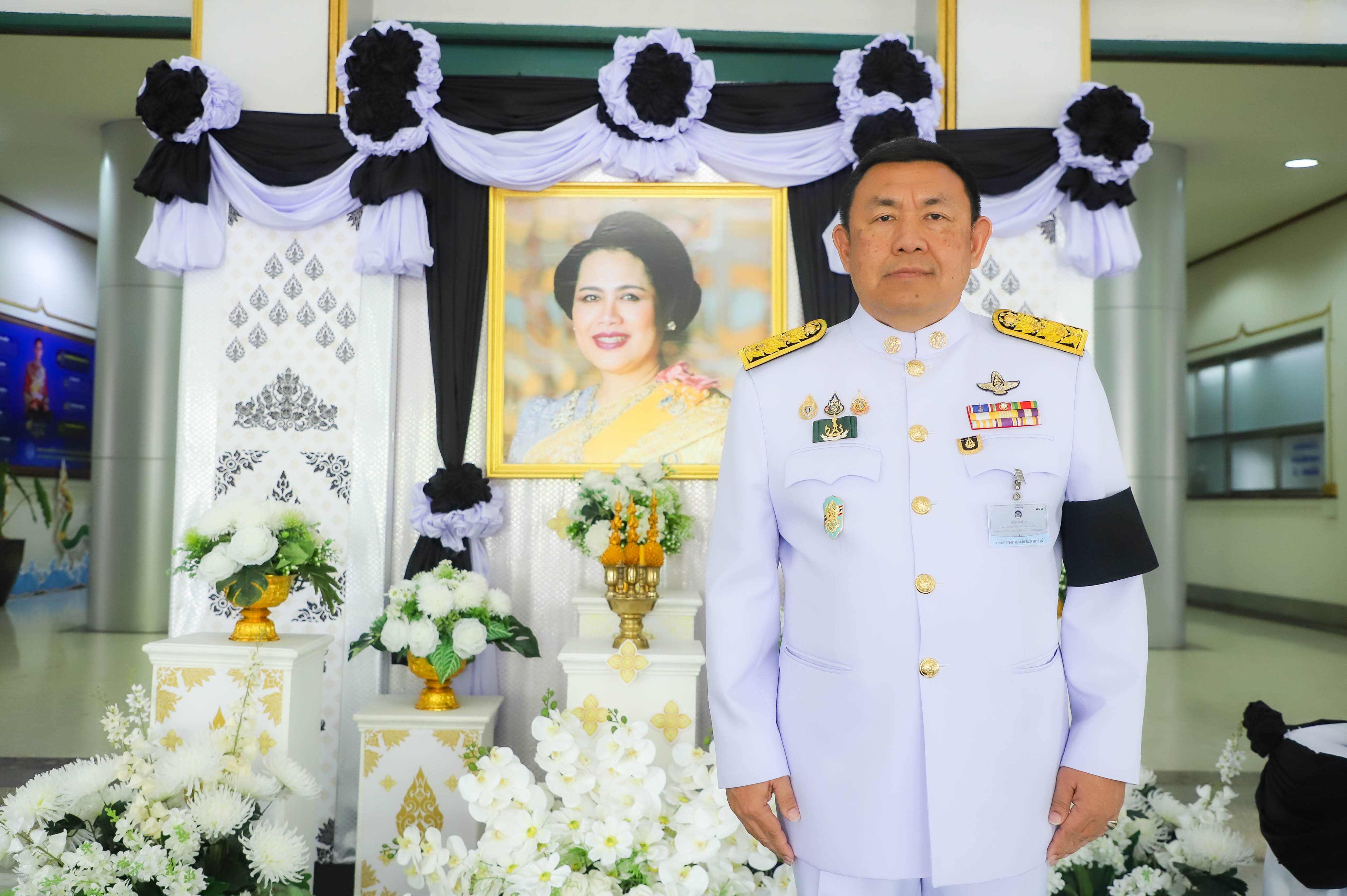 title - ส.ป.ก. ร่วมเข้าเฝ้าฯ รับเสด็จพระพิธีธรรมสวดพระอภิธรรมพระบรมศพ สมเด็จพระนางเจ้าสิริกิติ์ พระบรมราชินีนาถ พระบรมราชชนนีพันปีหลวง